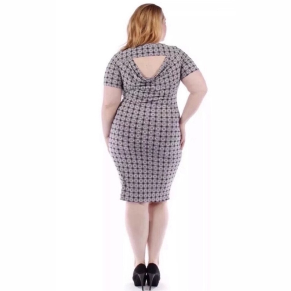 YUMMY PLUS Geo Sheath Dress Cut Out Back 3X - Picture 2 of 6